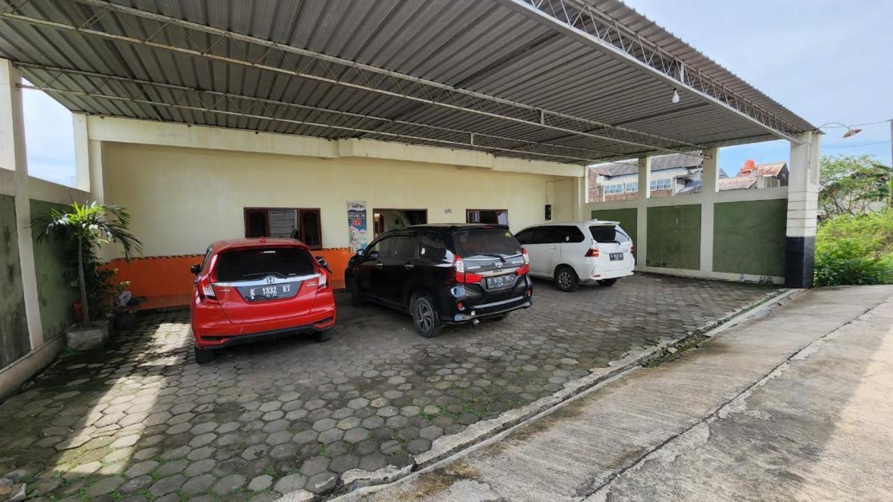 Hotel Metro Kudus Tanggulangin 外观 照片